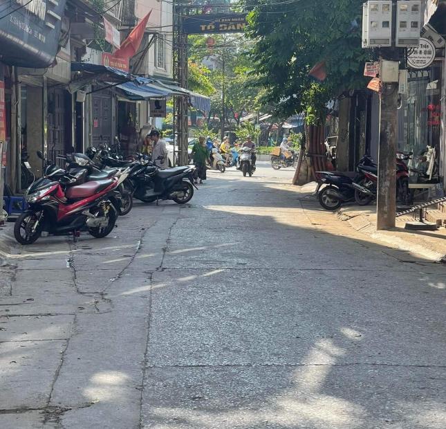 Bán nhà Văn Cao – Quận Ba Đình: phân lô vỉa hè, Gara oto gần Hồ Tây. 44m2x5T Giá 10.8 tỷ