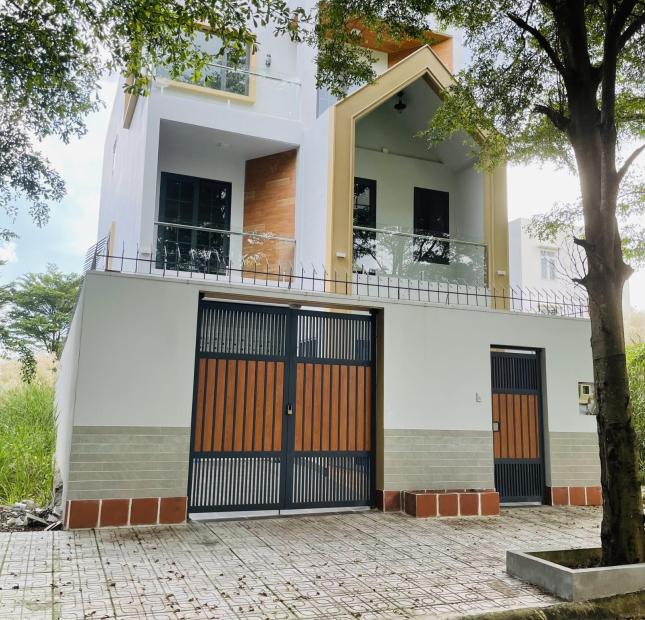Chủ đất cần tiền bán gấp 1 số nền đẹp tại dự án Thời Báo Kinh Tế, Q. 9, các vị trí đẹp, dự án đã có sổ đỏ, điện nước, giấy phép xây dựng.