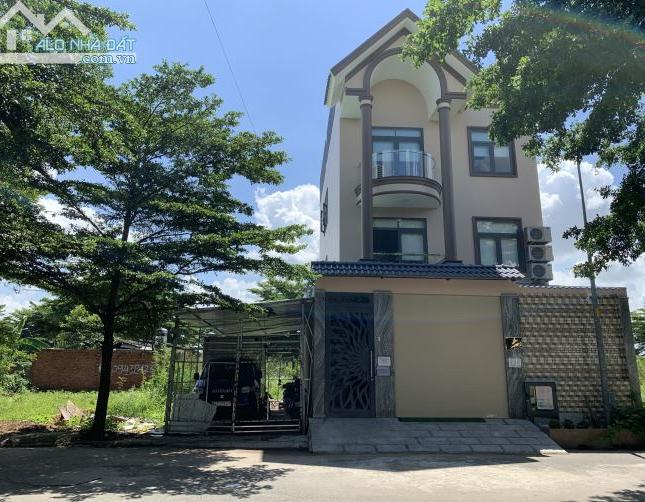 Chủ đất cần tiền bán gấp 1 số nền đẹp tại dự án Thời Báo Kinh Tế, Q. 9, các vị trí đẹp, dự án đã có sổ đỏ, điện nước, giấy phép xây dựng.