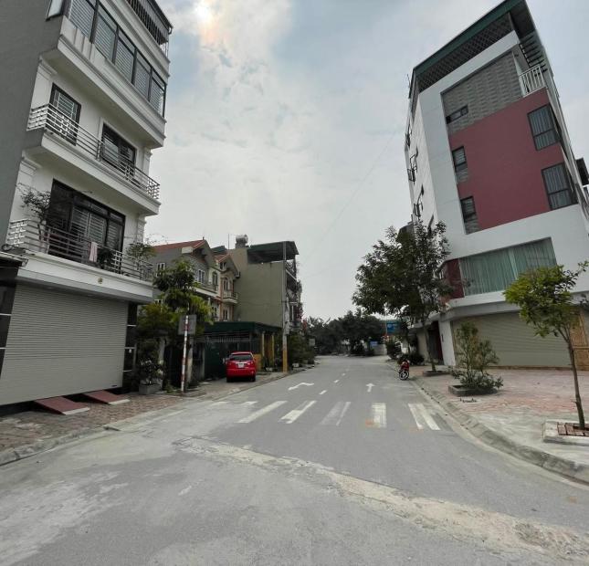 BÁN NHÀ DÂN XÂY, NHỎ TIỀN, NGÕ RỘNG, Ô TÔ ĐỖ CỬA