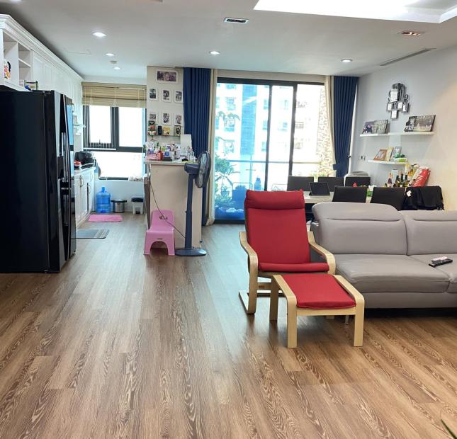 Chính chủ cần bán gấp CHCC Golden Land Nguyễn Trãi 115m2 căn góc 3pn full đồ đẹp 4,5 tỷ 0988 296 228