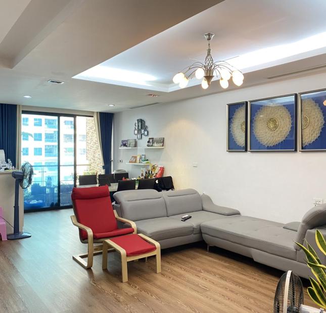 Chính chủ cần bán gấp CHCC Golden Land Nguyễn Trãi 115m2 căn góc 3pn full đồ đẹp 4,5 tỷ 0988 296 228