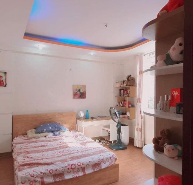 Bán nhà Đội Cấn – Ba Đình: Lô góc mặt ngõ nông thông thoáng, gần phố. 45m2x5T Giá: 5.8 tỷ