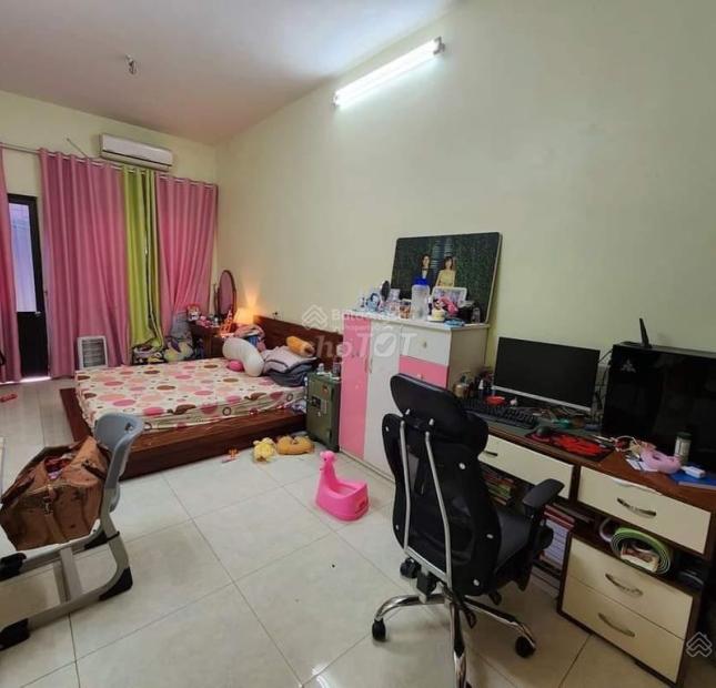 Chính Chủ Cần Bán Nhà Ngõ1194 Đường Láng,