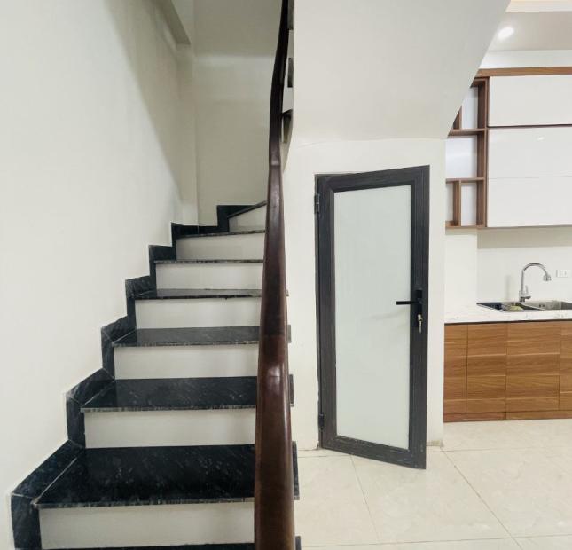 Bán nhà Nguyễn Như Đổ 40m2 x 6T, nhỉnh 4  tỷ