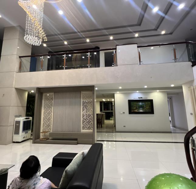 Hiện do không có nhu cầu ở nên nhượng lại Siêu phẩm Penhouse duplex nóc nhà Viglacera