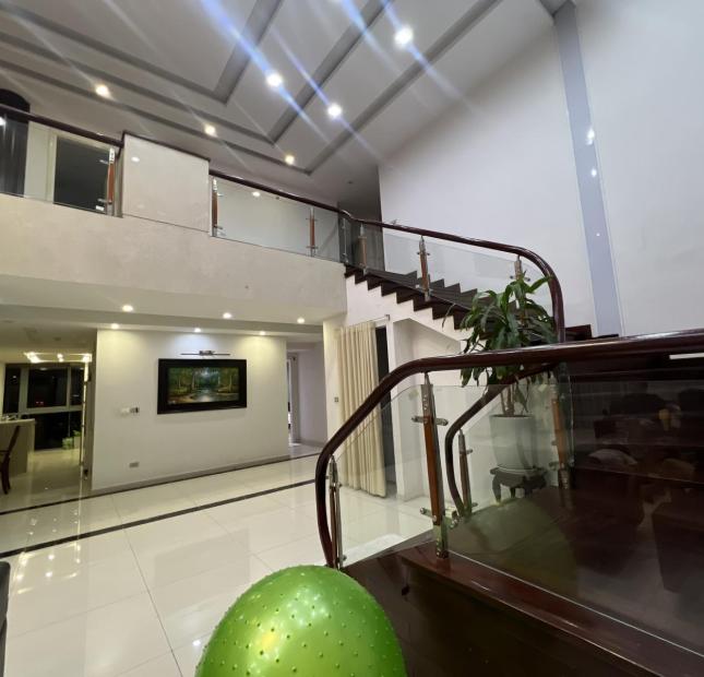 Hiện do không có nhu cầu ở nên nhượng lại Siêu phẩm Penhouse duplex nóc nhà Viglacera
