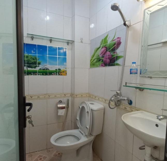 BÁN GẤP nhà Thái Hà 30m2, 2.5 tỷ