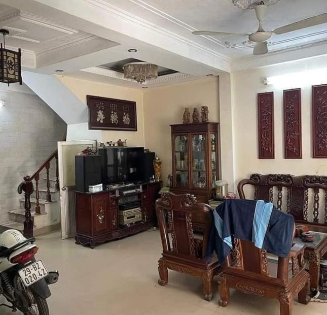 Nhà Mặt ngõ Đội Cấn: gần phố, ngõ rộng đẹp, 35m2x4T Giá chỉ: 3.92 tỷ