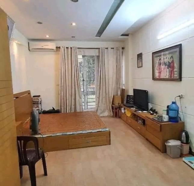 Nhà Mặt ngõ Đội Cấn: gần phố, ngõ rộng đẹp, 35m2x4T Giá chỉ: 3.92 tỷ