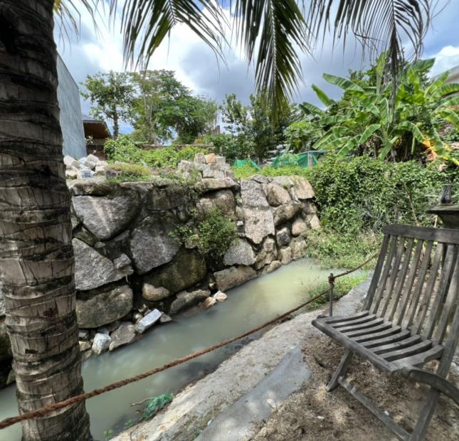 Bán Homestay Nha Trang có suối bao quanh nhà chỉ 13tr/m2 cách Biển 4km