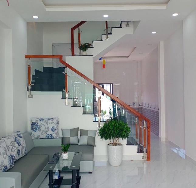 Bán gấp nhà HXH 7m Nam Kỳ Khởi Nghĩa, Phường 8, Quận 3. Giá 6 tỷ 5. Sổ sẵn.