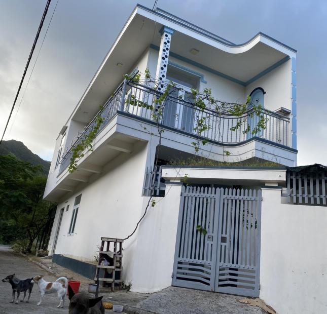 Cần bán nhà đẹp ngay lô góc TĐC Đất Lành - Nha Trang - Giá 2,2 tỷ.