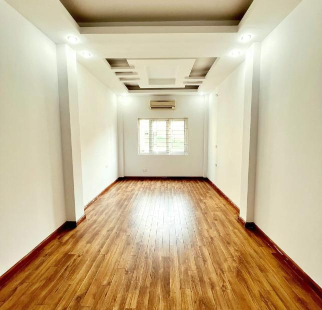 Nhà đẹp – ngõ rộng – cách ô tô 10m. 30m2 x 6T. Gía 6.9 tỷ.