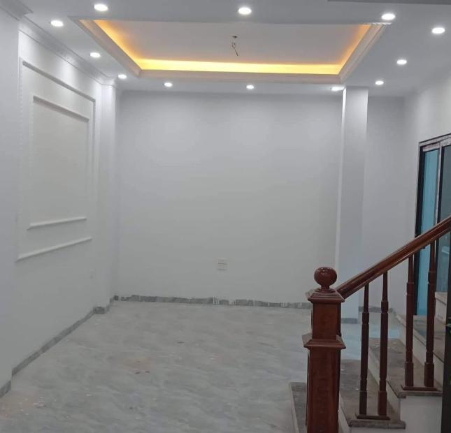 Bán nhà Hoàng Cầu Ở LUÔN 40m2 x 4T, nhỉnh 3 tỷ