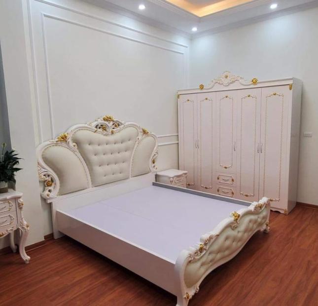 Bán nhà phố Nguyễn Văn Lộc, 50m2, phân lô, ô tô chạy vòng quanh