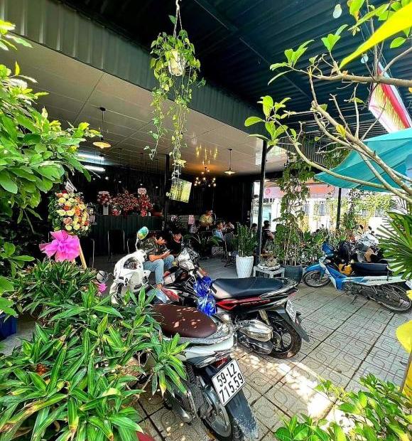 CẦN CHO THUÊ VÀ SANG NHƯỢNG LẠI QUÁN CAFE 2 MẶT TIỀN