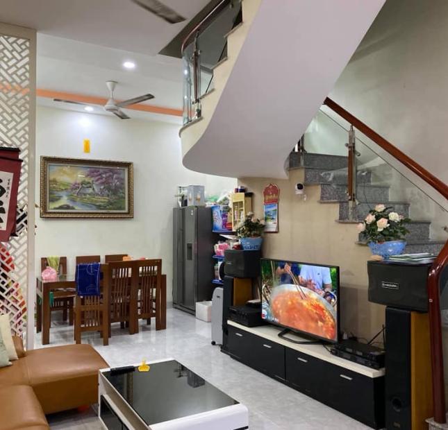 Bán nhà Tô Hiệu, Hà Đông, nhà rất đẹp, nội thất Toto, 44m2, 4,65 tỷ