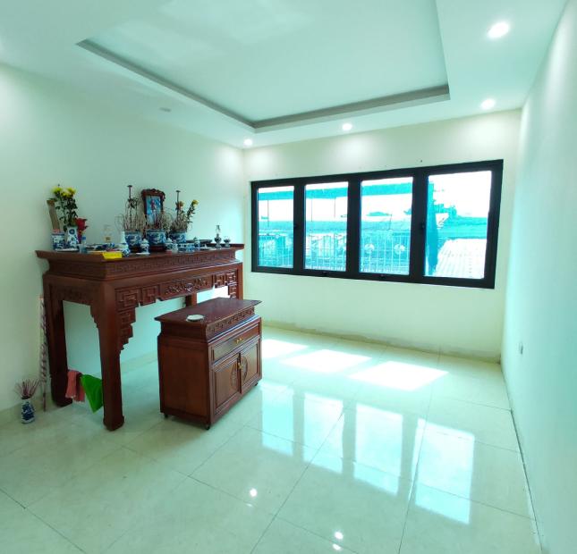 Chuyển Công Việc Bán Ngay Nhà Ngọc Thụy, Long Biên 40m2, 4T chỉ 2,75 tỷ ( ngõ ô tô)