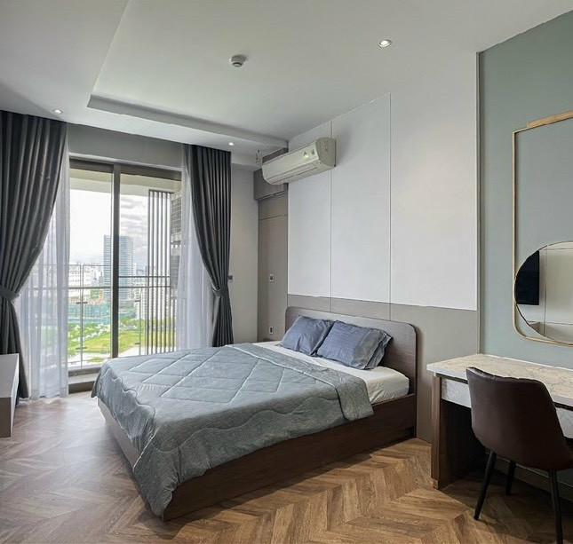 Sunrise City- 2pn 2wc - BAN CÔNG RỘNG- VIEW HỒ BƠI. Giá 4,8 tỷ. LH: 09.3456.9063
