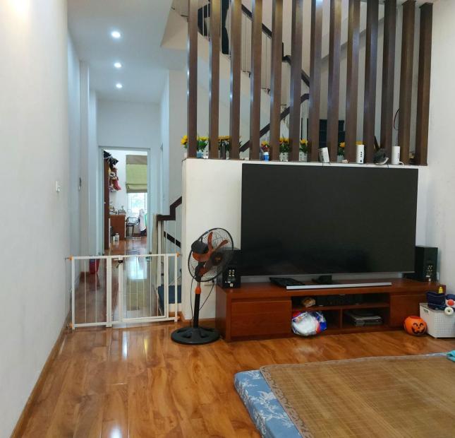 Bán nhà phố Ngô Thì Sỹ, 41m2, ô tô đỗ, trung tâm quận Hà Đông