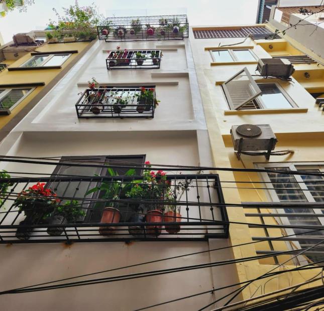  Nhà đẹp Trường Chinh ở ngay, ngõ ba gác, khuyến mãi nội thất, 31m x 5T, chỉ 4,85 Tỷ.