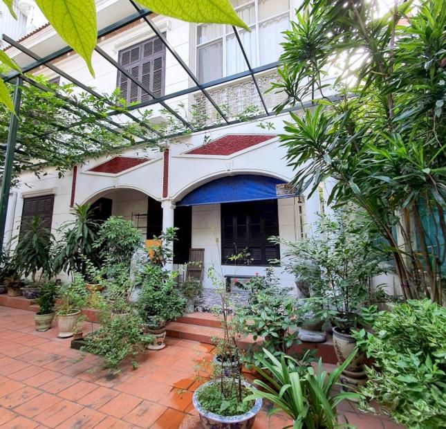 Bán Biệt Thự Giang Văn Minh, Giảng Võ, Ba đình, 625m2, Mt 21m, giá 138tỷ lh 0935628686