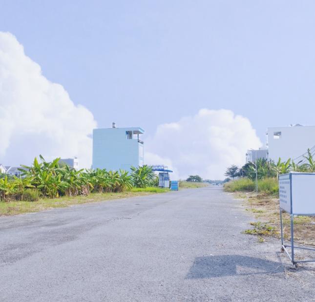 Cần bán nền mặt tiền Bưng Ông Thoàn, dt 120m2, giá 112tr/m2 thuộc Sở văn hoá thông tin Q9