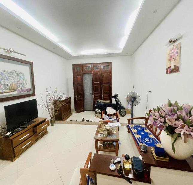 Cần bán gấp nhà đẹp phố Minh Khai - Gần ô tô - Ngõ rộng thoáng. 38m2 x 4T. Gía 4.6 tỷ.