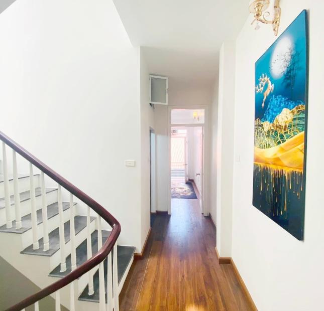 Nhà Hoàng Mai 40m mới tinh Tặng full nội thất Ngõ đẹp Giá dưới 100tr