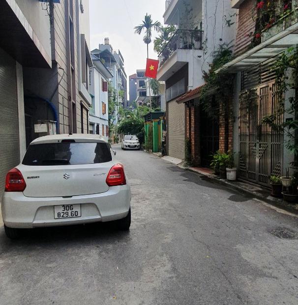 Bán nhà ngõ 640 Nguyễn Văn Cừ, Dt 31m, nhà 5 Tầng giá hơn 3 tỷ.