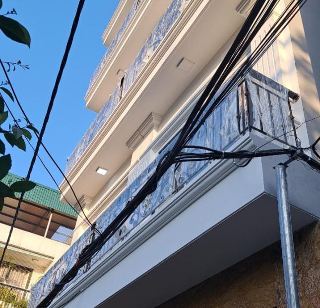 Bán nhà ngõ 640 Nguyễn Văn Cừ, Dt 31m, nhà 5 Tầng giá hơn 3 tỷ.