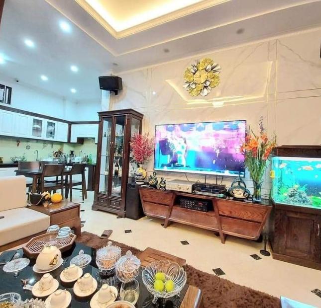  Bán Nhà Nguyễn Khánh Toàn Oto vào sát nhà , kinh doanh tốt. thông thoáng các ngả,  nhà xây chắc chắn, 38M giá chỉ 4,45 tỷ 