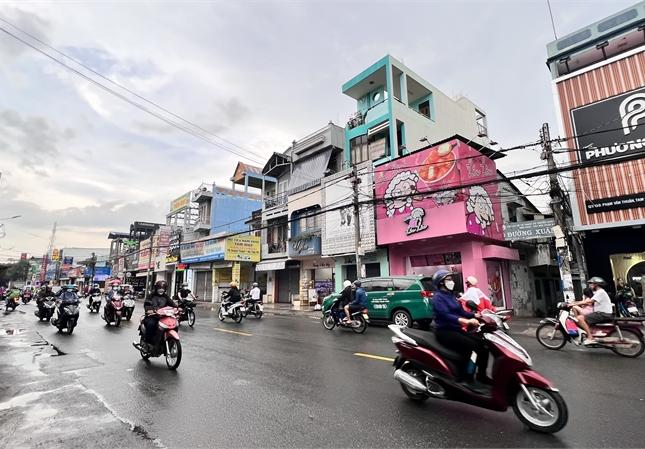 cho thuê nhà nguyên căn mặt tiền ngang 12m thông suốt. đường phạm văn thuận