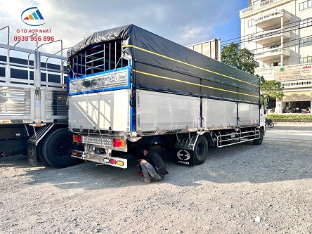 Bãi xe ô tô Hợp Nhất Hino FC 6,5 tấn