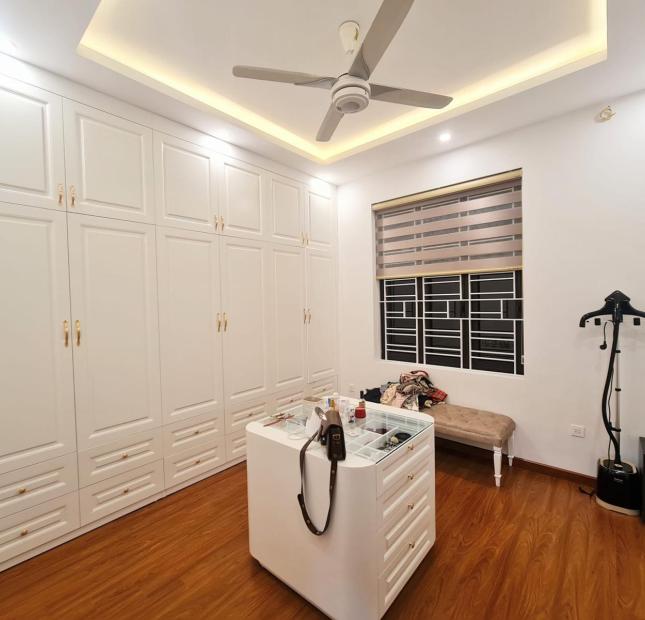 Bán nhà Lê Văn Lương phân lô, ô tô tránh, nhà đẹp gần phố 45m2x4T, 7.95 tỷ LH: 0915943984