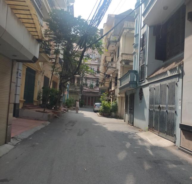 Cần bán gấp nhà Nguyễn Xiễn 60m2 mặt tiền 4.3m nhà đẹp đón tết phân lô gara