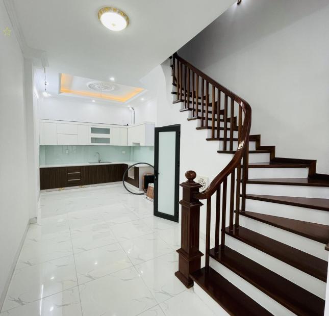 Bán gấp nhà mới DT 45m2 x 5 tầng, 6PN, 20m ra phố, vừa ở vừa cho thuê tốt