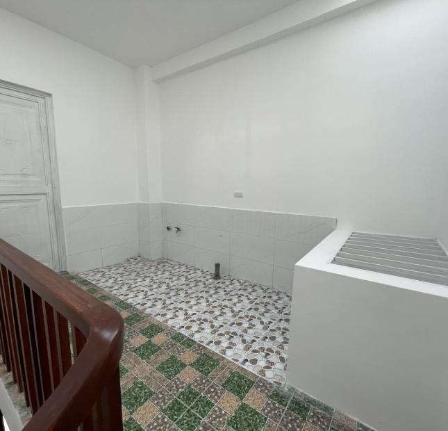 Bán gấp nhà mới DT 45m2 x 5 tầng, 6PN, 20m ra phố, vừa ở vừa cho thuê tốt