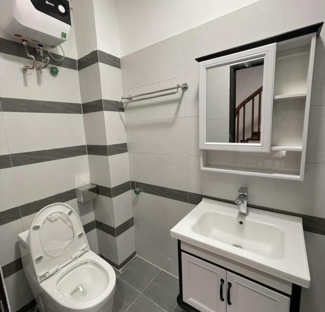 Bán gấp nhà mới DT 45m2 x 5 tầng, 6PN, 20m ra phố, vừa ở vừa cho thuê tốt