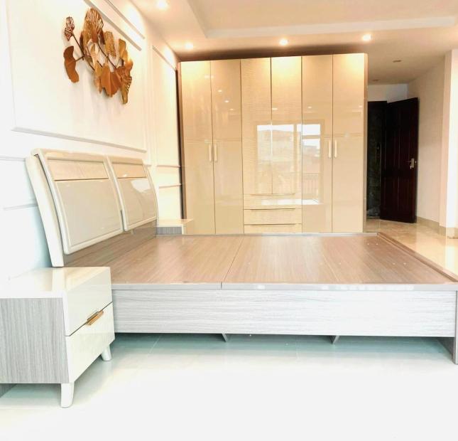 HÀNG HOT ! Nhà Ngô Gia Tự, Long Biên 7T, 50m2, giá 9,5 tỷ (ô tô tránh, kinh doanh đỉnh)