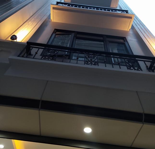 Bán nhà ngõ 372 Thụy Khuê, Phường Bưởi, Quận Tây Hồ 31 m2 x 5 t mới tinh giá 4,8 tỷ