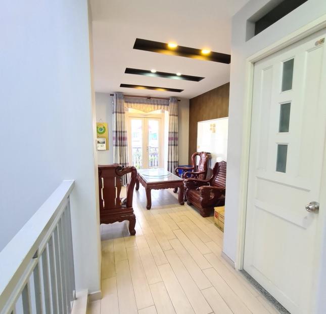  11.4 Tỷ Cần bán gấp nhà Trường Sơn P2 Tân Bình DT: 4 x 17.5 HĐT: 32tr Rẻ nhất khu vực