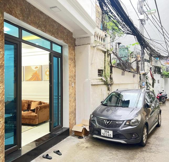 Bán nhà Trương Định , 32m, ô tô đỗ cổng, tặng toàn bộ nội thất, 3,5 tỷ