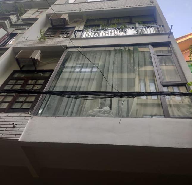 Cần bán gấp nhà Đường Láng 49m2 MT 5.3m nhà đẹp ở ngay Gara