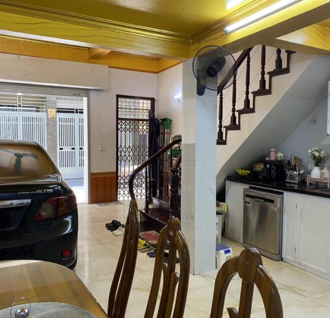 Cần bán gấp nhà Đường Láng 49m2 MT 5.3m nhà đẹp ở ngay Gara