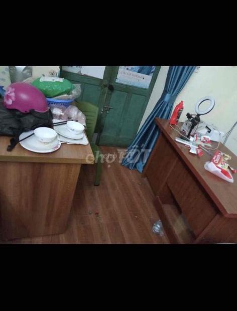 Cho thuê căn hộ tập thể A1 bộ công an 2N 1K đầy đủ đồ, mặt đường Hoàng Đạo Thành, Thanh Xuân