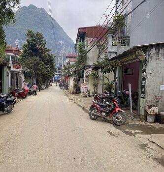 CẦN TIỀN BÁN NHANH NHÀ 2 TẦNG 1 TUM THUẬN CHÂU- SƠN LA