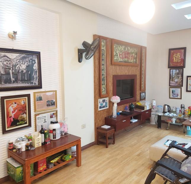Cần bán gấp nhà phố Bồ Đề, ô tô, lô góc, 55 m2, 5 tầng, giá chỉ 6 tỷ.
