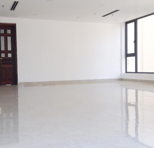 Cho thuê SHOWROOM ngang 10m. MT Cách Mạng Tháng 8, Q. 3